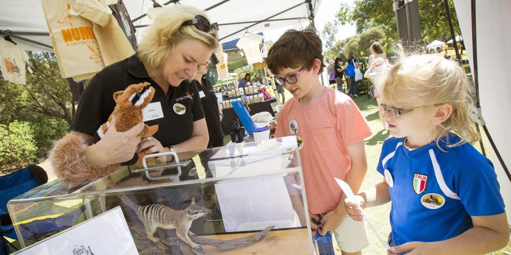 Whiteman Park Enviro FEST 07 kids are introduced to the numbat at Project Numbat